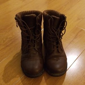 Combat boots